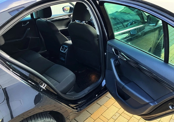 Skoda Octavia cena 47999 przebieg: 207000, rok produkcji 2018 z Rzeszów małe 154